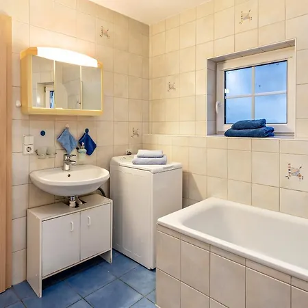 Alexandra Apartment *